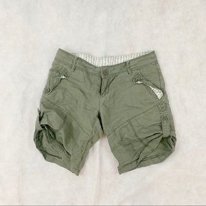 Free People olive green women’s cargo shorts sz 2